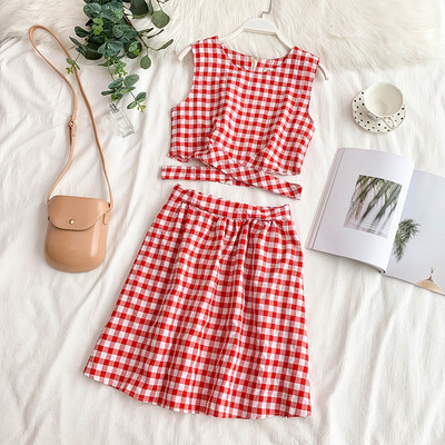 Μοντέρνο γυναικείο καρό σύνολο σε διάφορα χρώματα