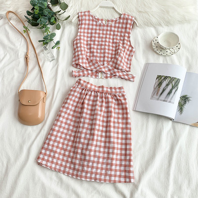 Μοντέρνο γυναικείο καρό σύνολο σε διάφορα χρώματα