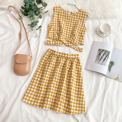 Μοντέρνο γυναικείο καρό σύνολο σε διάφορα χρώματα