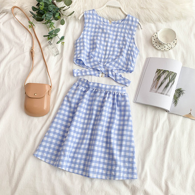 Μοντέρνο γυναικείο καρό σύνολο σε διάφορα χρώματα