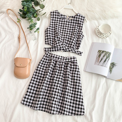 Μοντέρνο γυναικείο καρό σύνολο σε διάφορα χρώματα