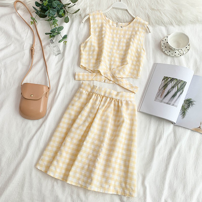 Μοντέρνο γυναικείο καρό σύνολο σε διάφορα χρώματα