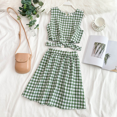 Μοντέρνο γυναικείο καρό σύνολο σε διάφορα χρώματα