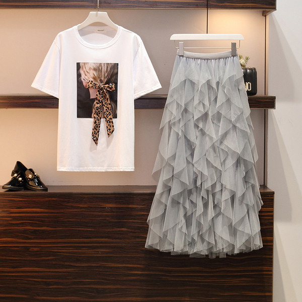 Modern női szett pólóból és hosszú szoknyából, két színben