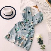 Modern női ruha V-nyakkal, virágmintával több színben