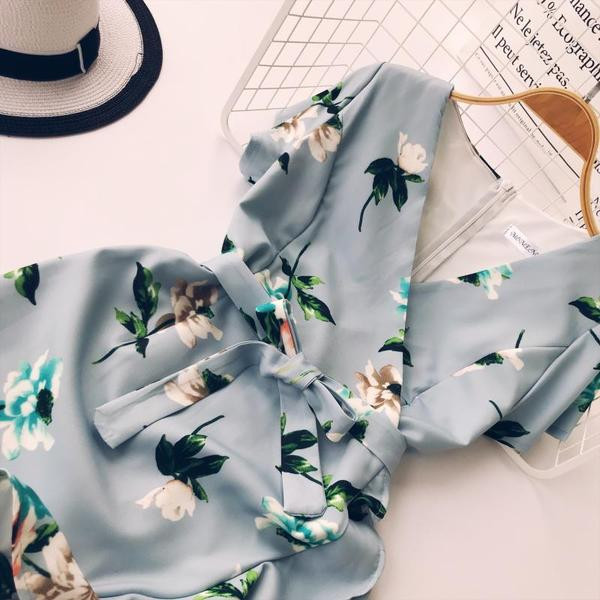 Modern női ruha V-nyakkal, virágmintával több színben