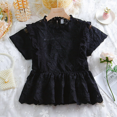 Μοντέρνα μπλούζα με κοντό μανίκι και δαντέλα σε τρία χρώματα