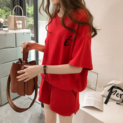 Két részből álló, szürke, rózsaszín és piros színben álló sport-alkalmi női szett