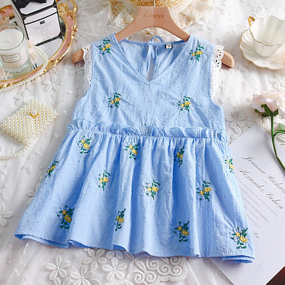 Bluză de damă modernă cu broderie și decolteu în V