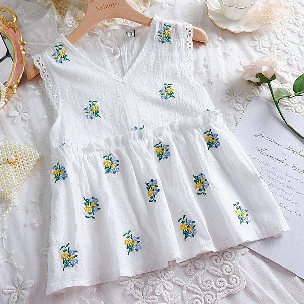 Bluză de damă modernă cu broderie și decolteu în V