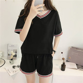 Set de vară pentru femei care include un tricou și pantaloni scurți în trei culori