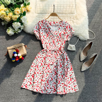 V-nyakú, virágmintás női nyári ruha