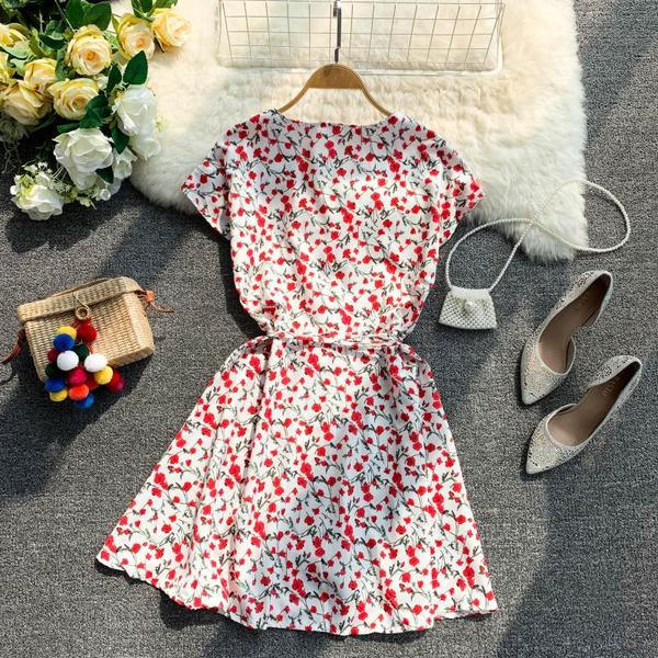 V-nyakú, virágmintás női nyári ruha