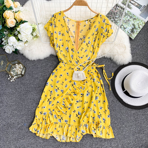 Női nyári ruha V-nyakú sárga színben