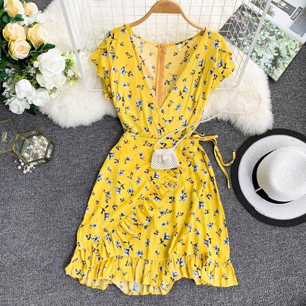 Női nyári ruha V-nyakú sárga színben