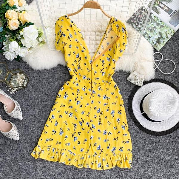 Női nyári ruha V-nyakú sárga színben