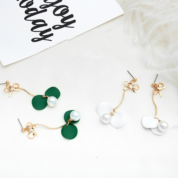 Cercei de dama in trei culori cu perle decorative