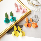 Stílusos női fülbevaló különböző színekben