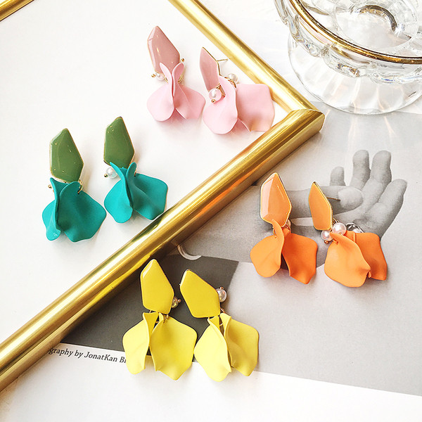 Stílusos női fülbevaló különböző színekben