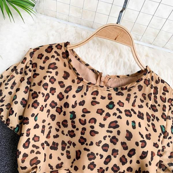 Stílusos női ruha leopárd mintával