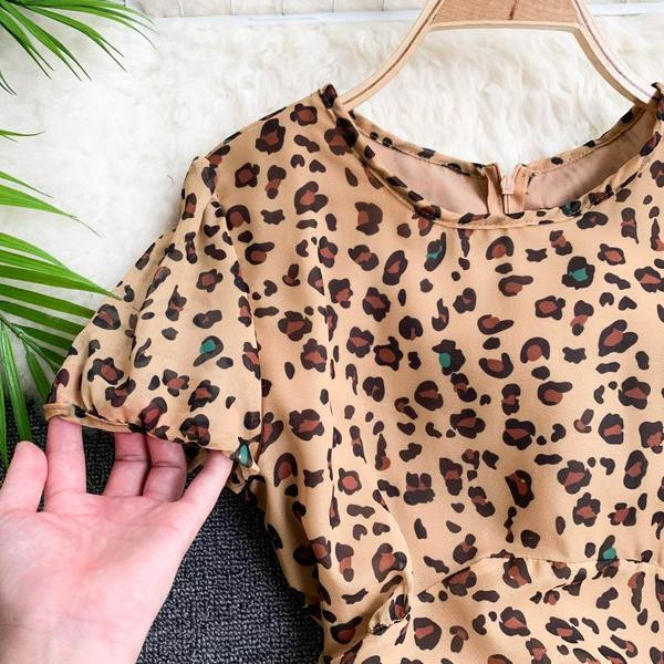 Stílusos női ruha leopárd mintával