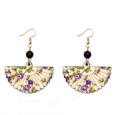 Stílusos női fülbevaló gyöngyökkel több színben