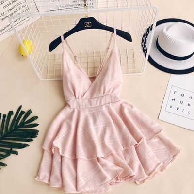 Modern női ruha négy színben, mély nyakkivágással