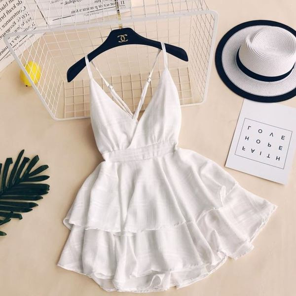 Modern női ruha négy színben, mély nyakkivágással