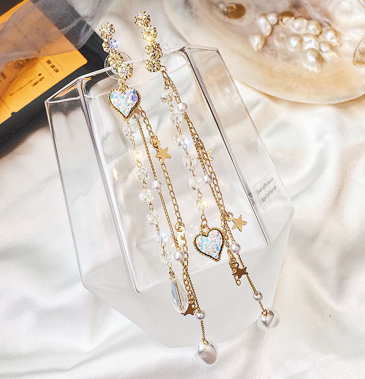 Arany színű hosszú női fülbevaló kövekkel és gyöngyökkel