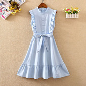 Modern női ruha gombokkal és szalaggal több színben