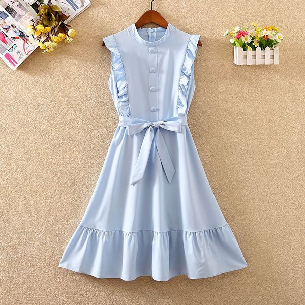 Modern női ruha gombokkal és szalaggal több színben