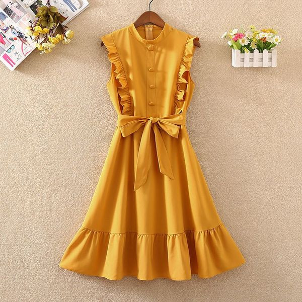 Modern női ruha gombokkal és szalaggal több színben