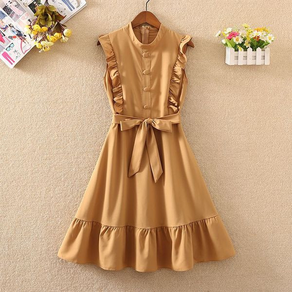 Modern női ruha gombokkal és szalaggal több színben