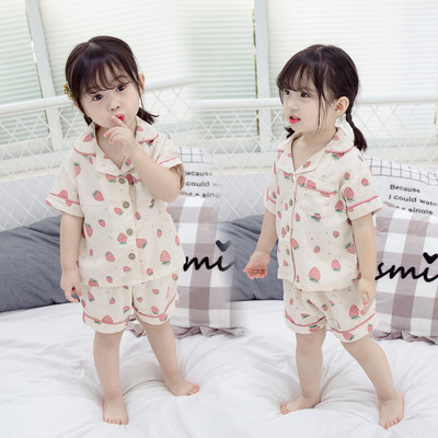 Лятна детска пижама за момичета от две части в бял цвят с десен