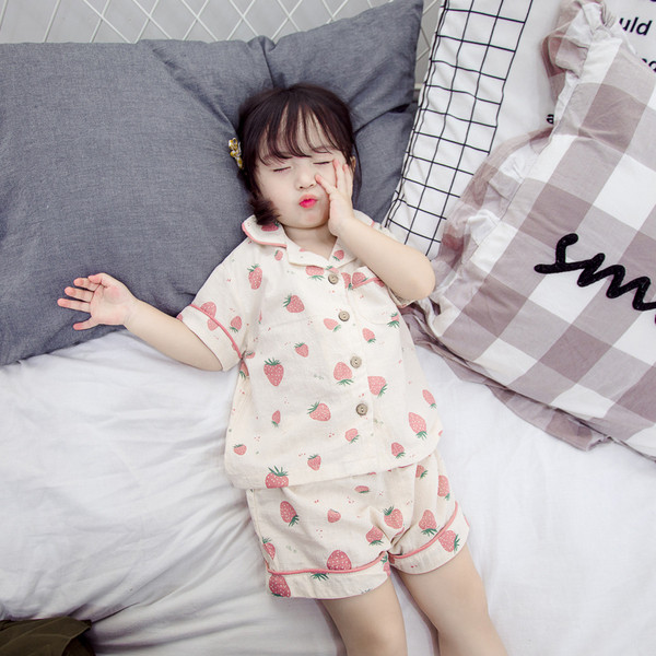 Nyári gyerek pizsama lányoknak kétrészes fehér színben mintával