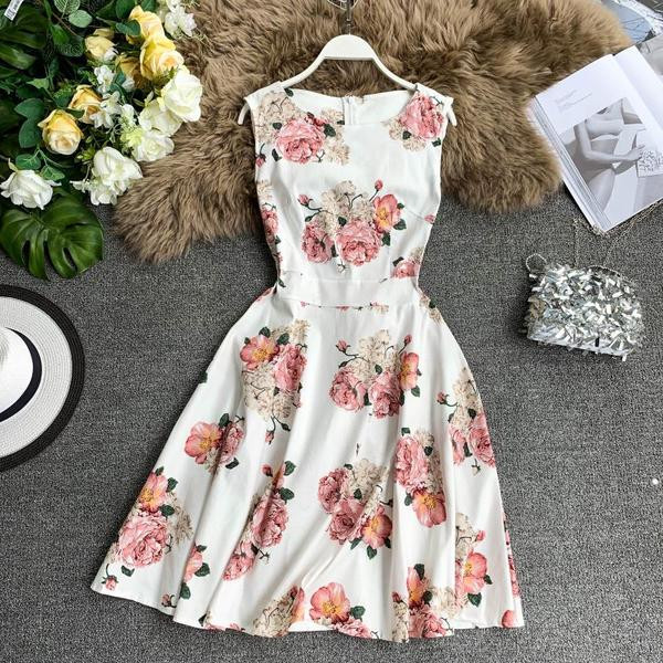 Stílusos női ruha O-nyakú színes rátéttel, több színben