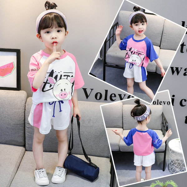 Napi gyermekkészlet lányoknak, melyben egy póló és egy rövidnadrág található, két színben