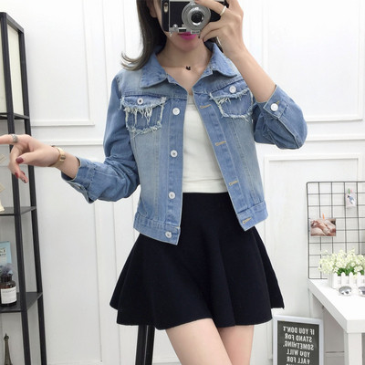 Modern női farmerdzseki rátéttel, szakadt motívumokkal