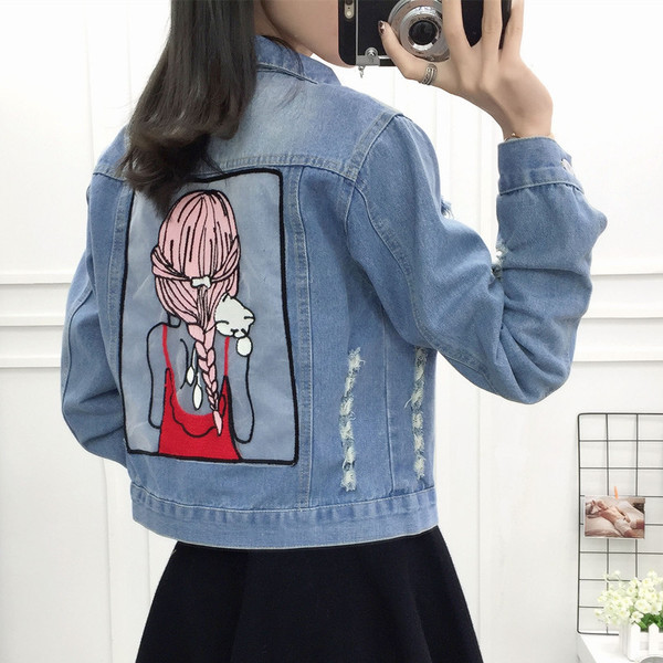 Modern női farmerdzseki rátéttel, szakadt motívumokkal