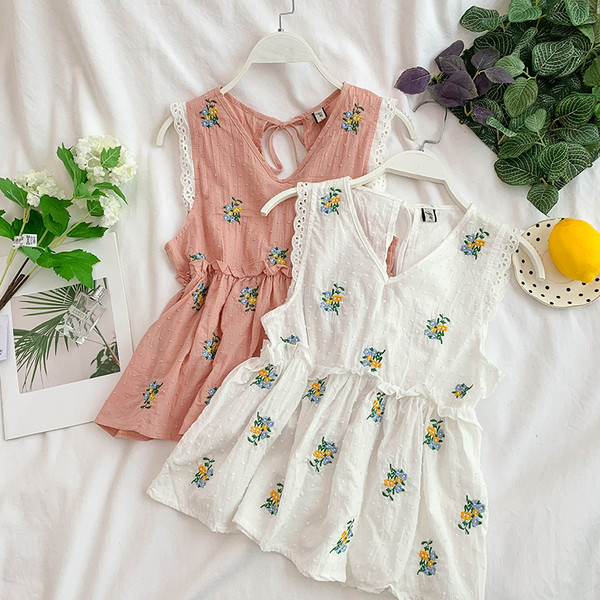 Stílusos női felső, széles V-nyakú modellel