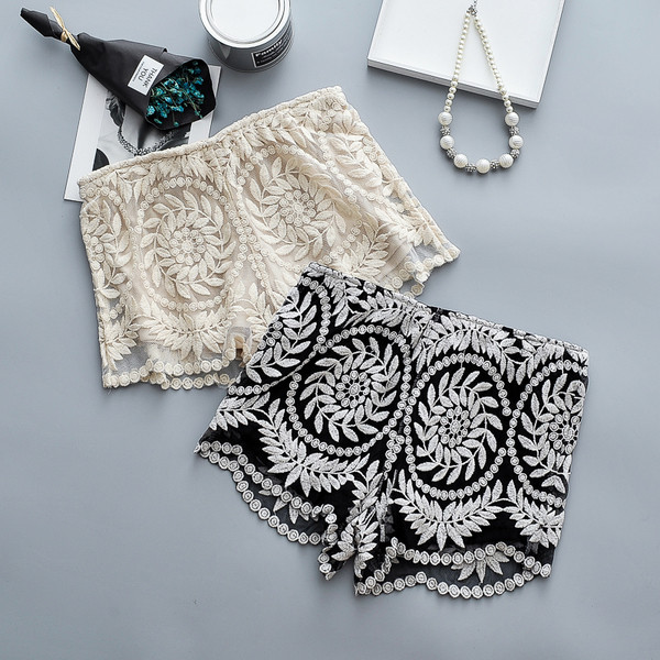 Стилни дамски къси панталони в три цвята 