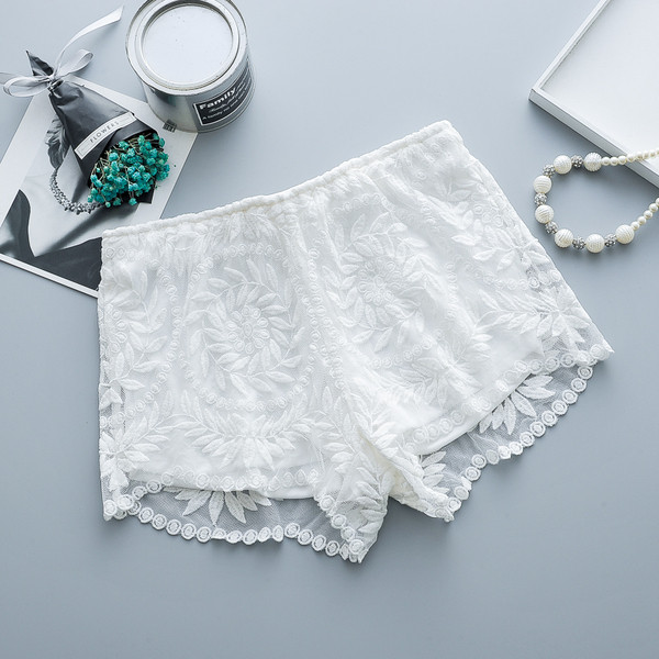 Стилни дамски къси панталони в три цвята 