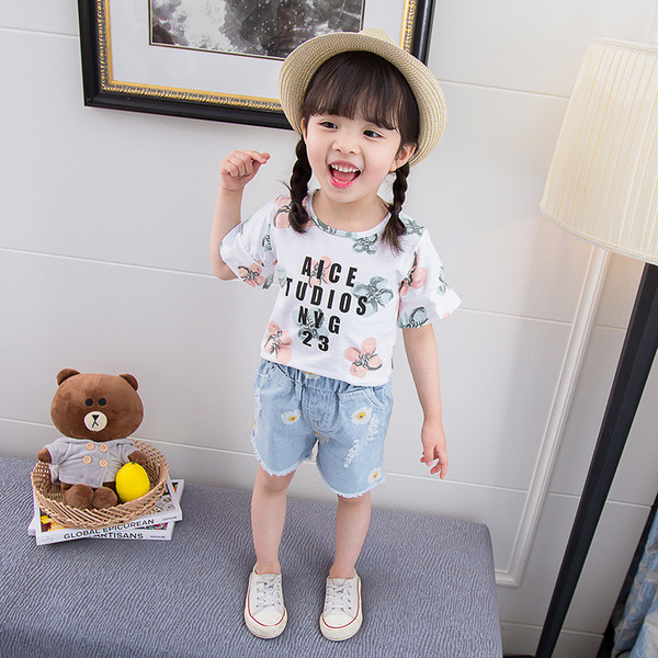 Napi gyermekkészlet lányoknak pólóval és rövidnadrággal