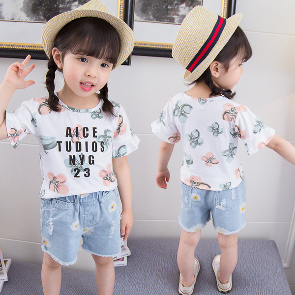 Napi gyermekkészlet lányoknak pólóval és rövidnadrággal