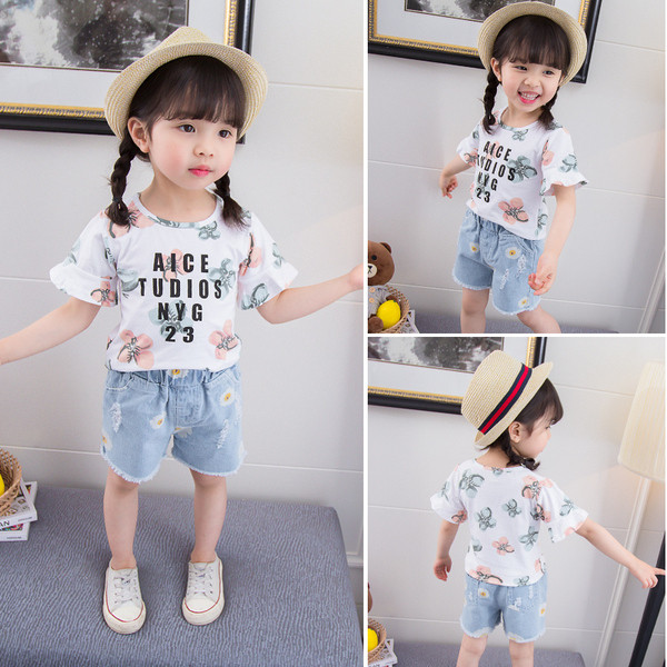 Napi gyermekkészlet lányoknak pólóval és rövidnadrággal