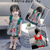 Modern gyerekszett lányoknak piros és zöld virágmotívumokkal