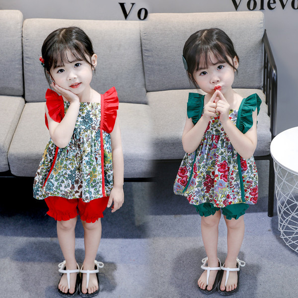 Modern gyerekszett lányoknak piros és zöld virágmotívumokkal