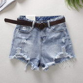 Modern női rövidnadrág szakadt motívumokkal, kék színben