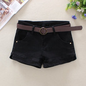 Стилни дамски къси панталони в черен цвят 