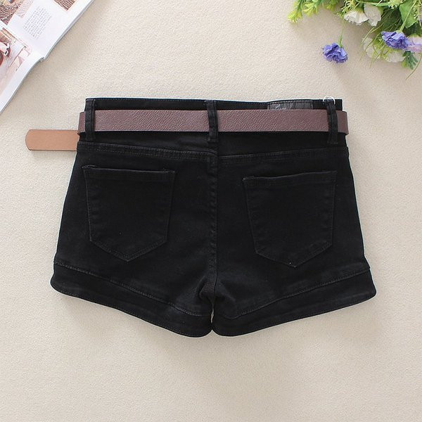 Стилни дамски къси панталони в черен цвят 